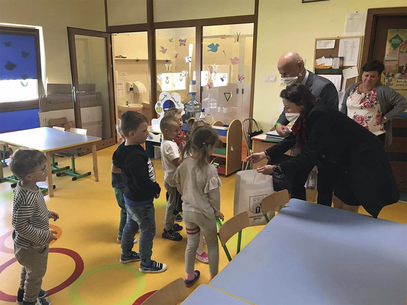 Burmistrz odwiedza przedszkola z okazji Dnia Dziecka (ZDJĘCIA)